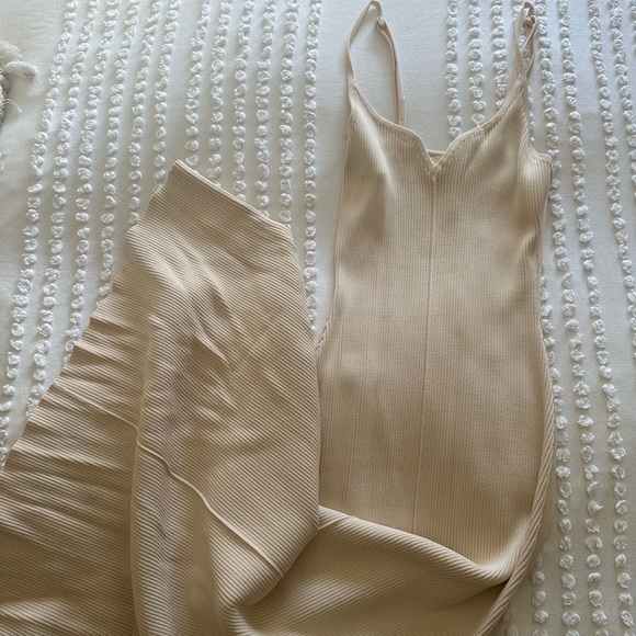 DISSH Dresses & Skirts - DISSH cream midi dress